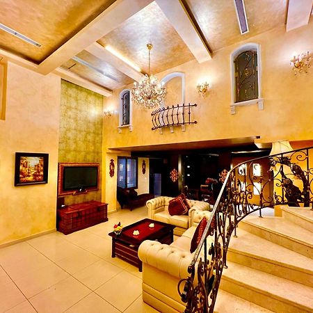 Queens Suite Hotel Beirut Exteriör bild