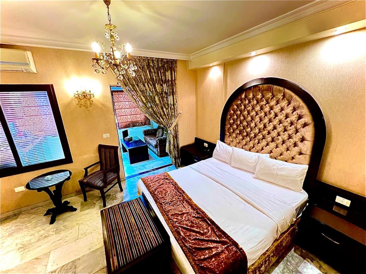 Queens Suite Hotel Beirut Exteriör bild