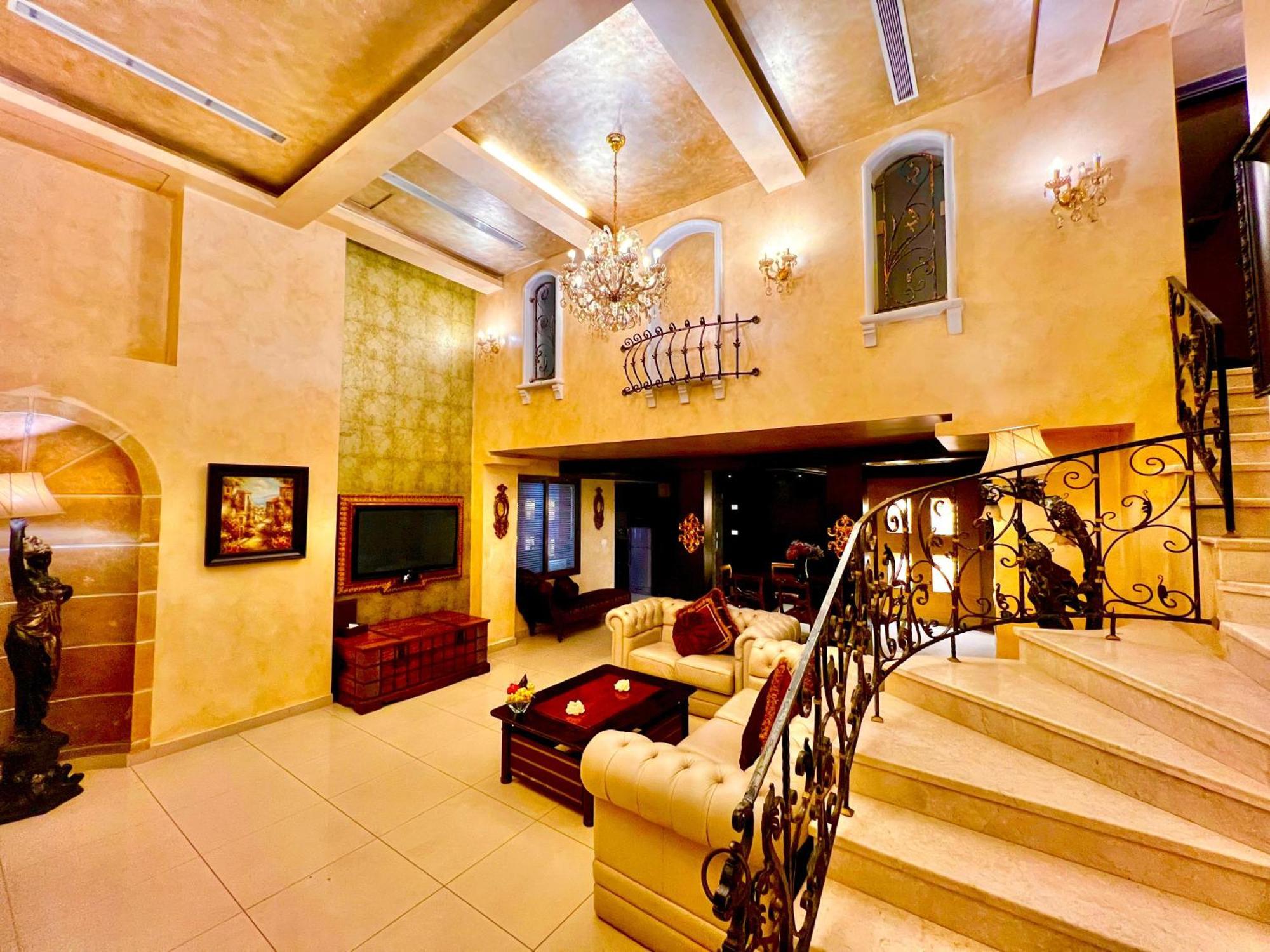 Queens Suite Hotel Beirut Exteriör bild