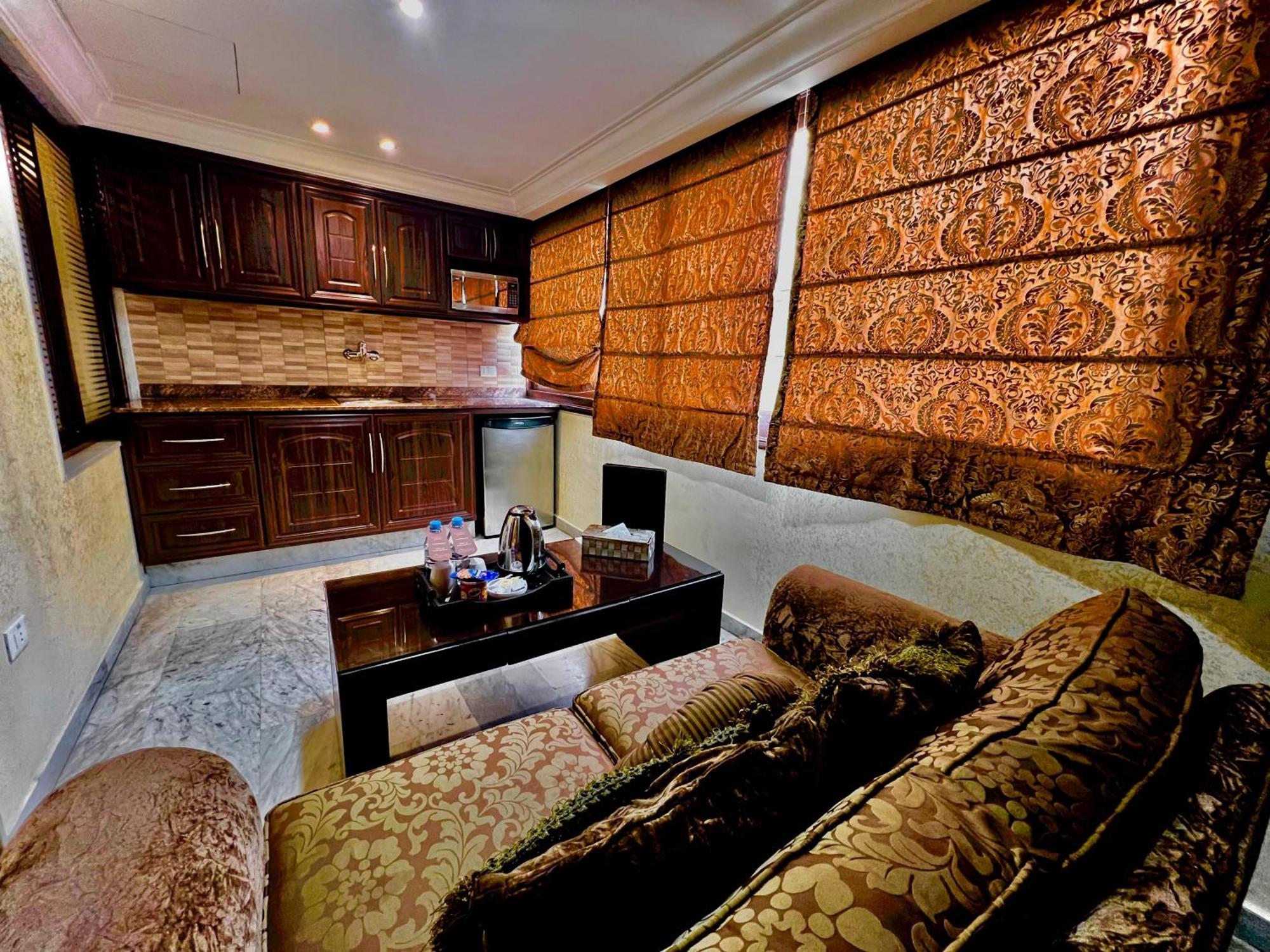 Queens Suite Hotel Beirut Exteriör bild
