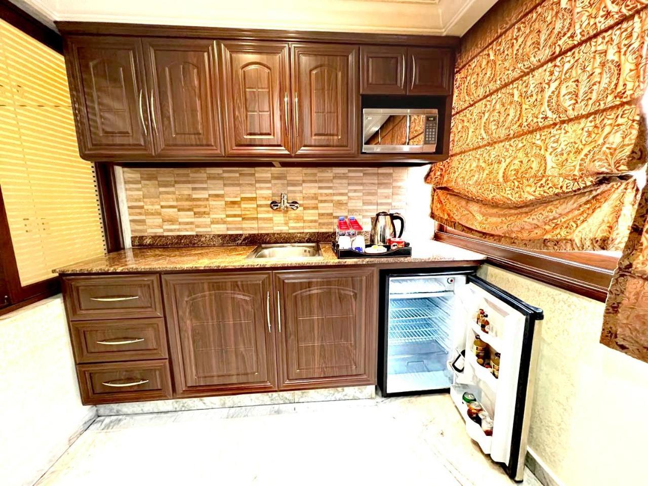 Queens Suite Hotel Beirut Exteriör bild