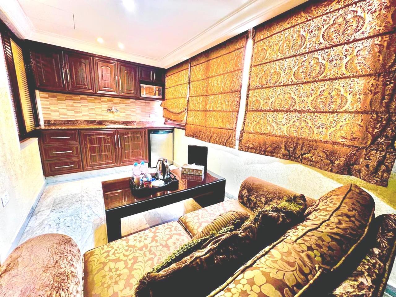 Queens Suite Hotel Beirut Exteriör bild