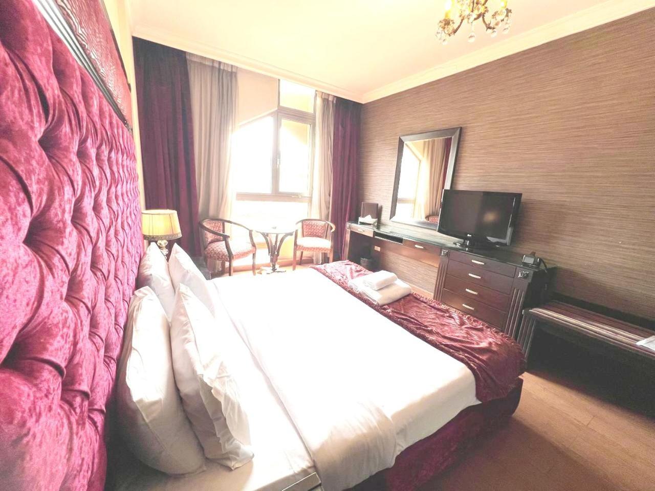 Queens Suite Hotel Beirut Exteriör bild