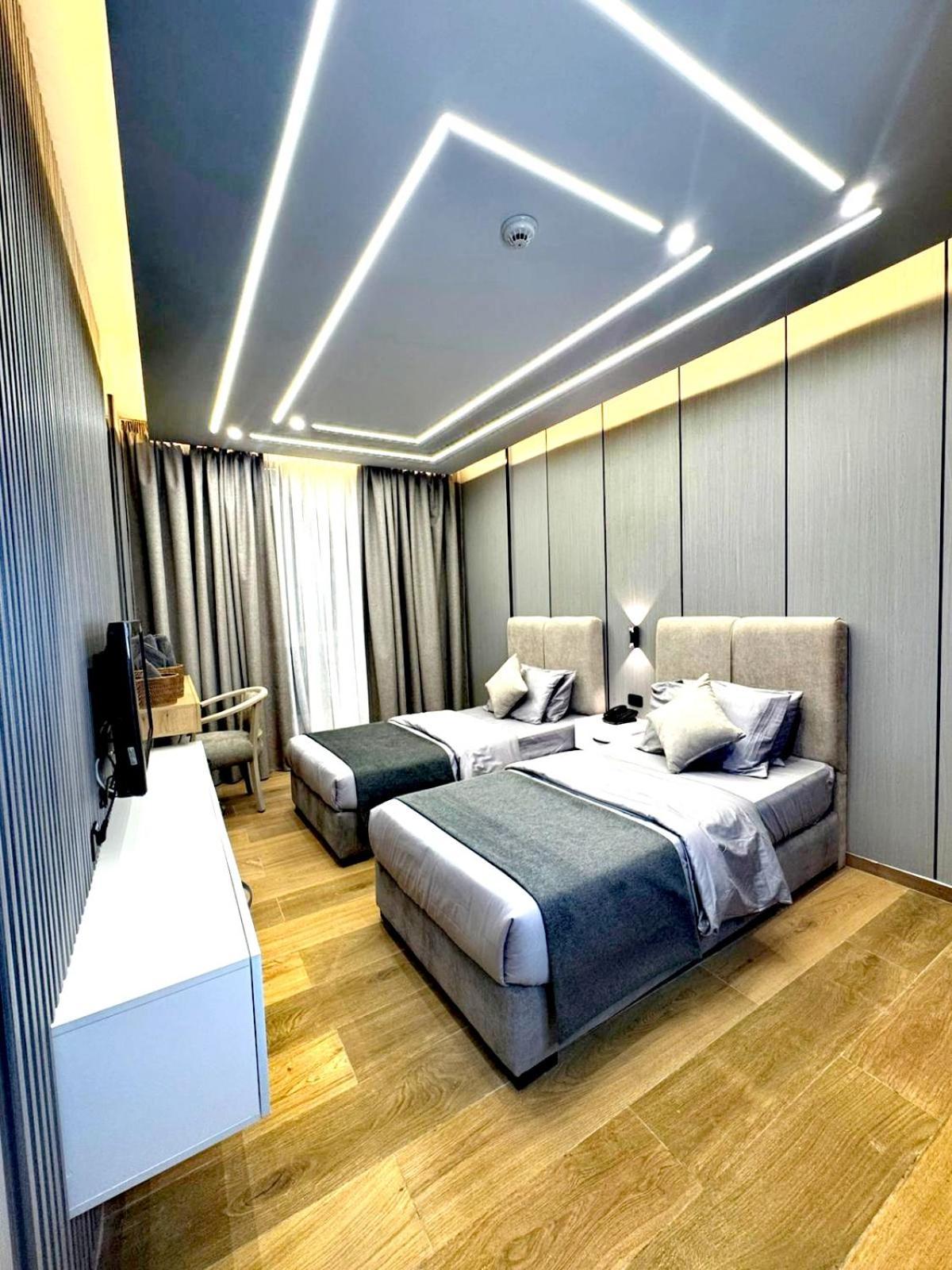 Queens Suite Hotel Beirut Exteriör bild