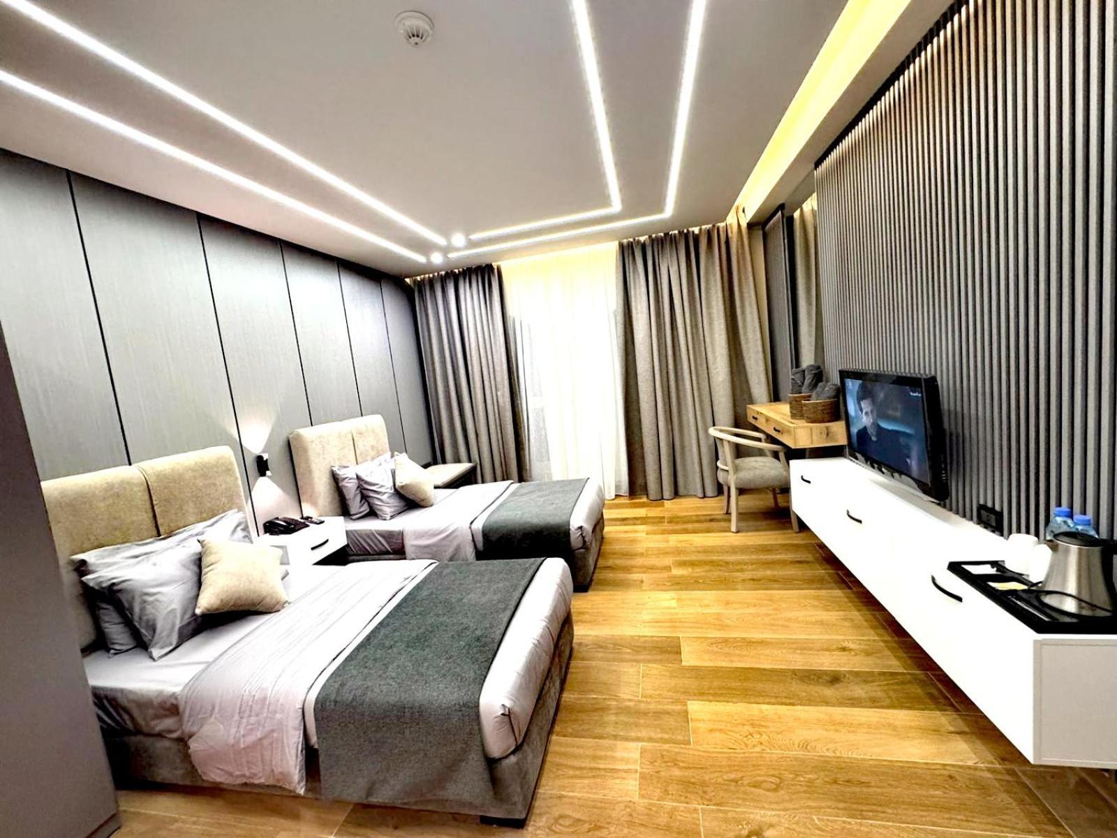 Queens Suite Hotel Beirut Exteriör bild