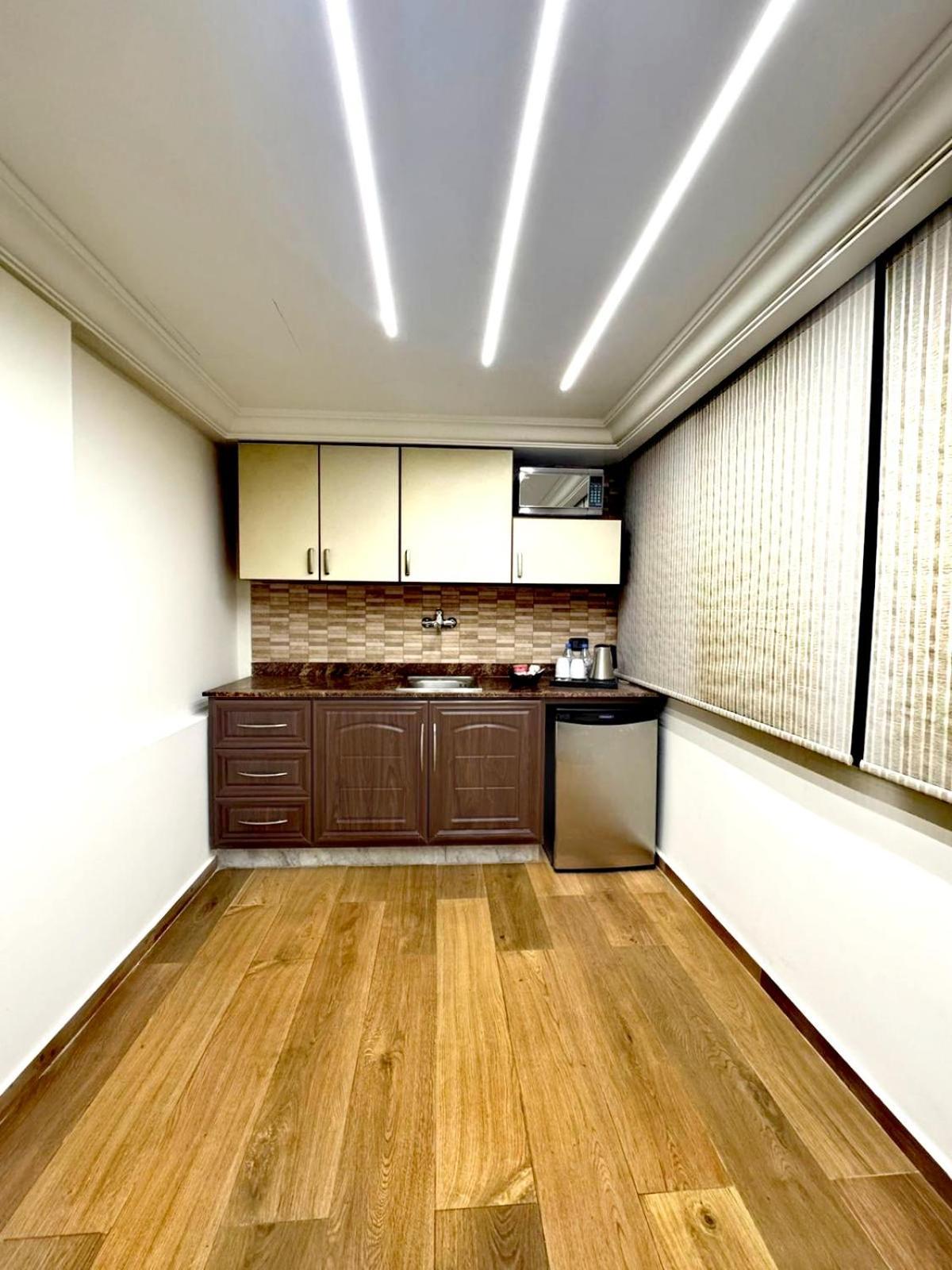 Queens Suite Hotel Beirut Exteriör bild