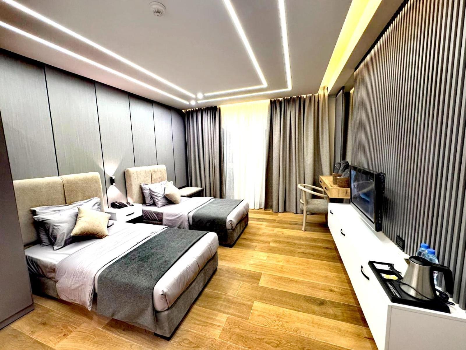 Queens Suite Hotel Beirut Exteriör bild