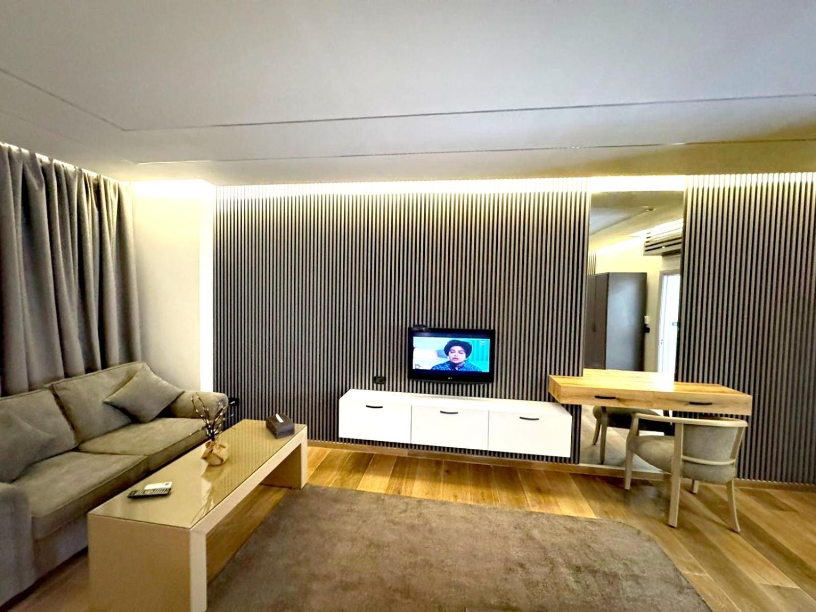 Queens Suite Hotel Beirut Exteriör bild