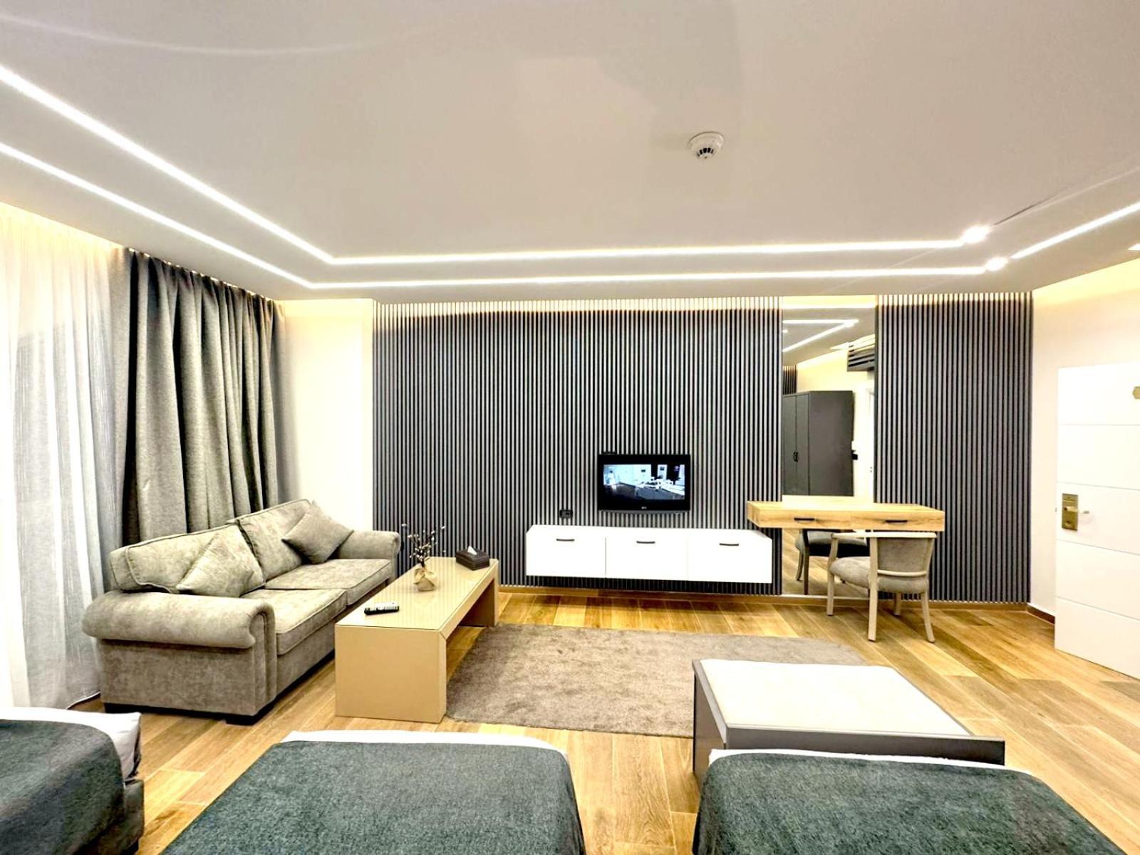Queens Suite Hotel Beirut Exteriör bild