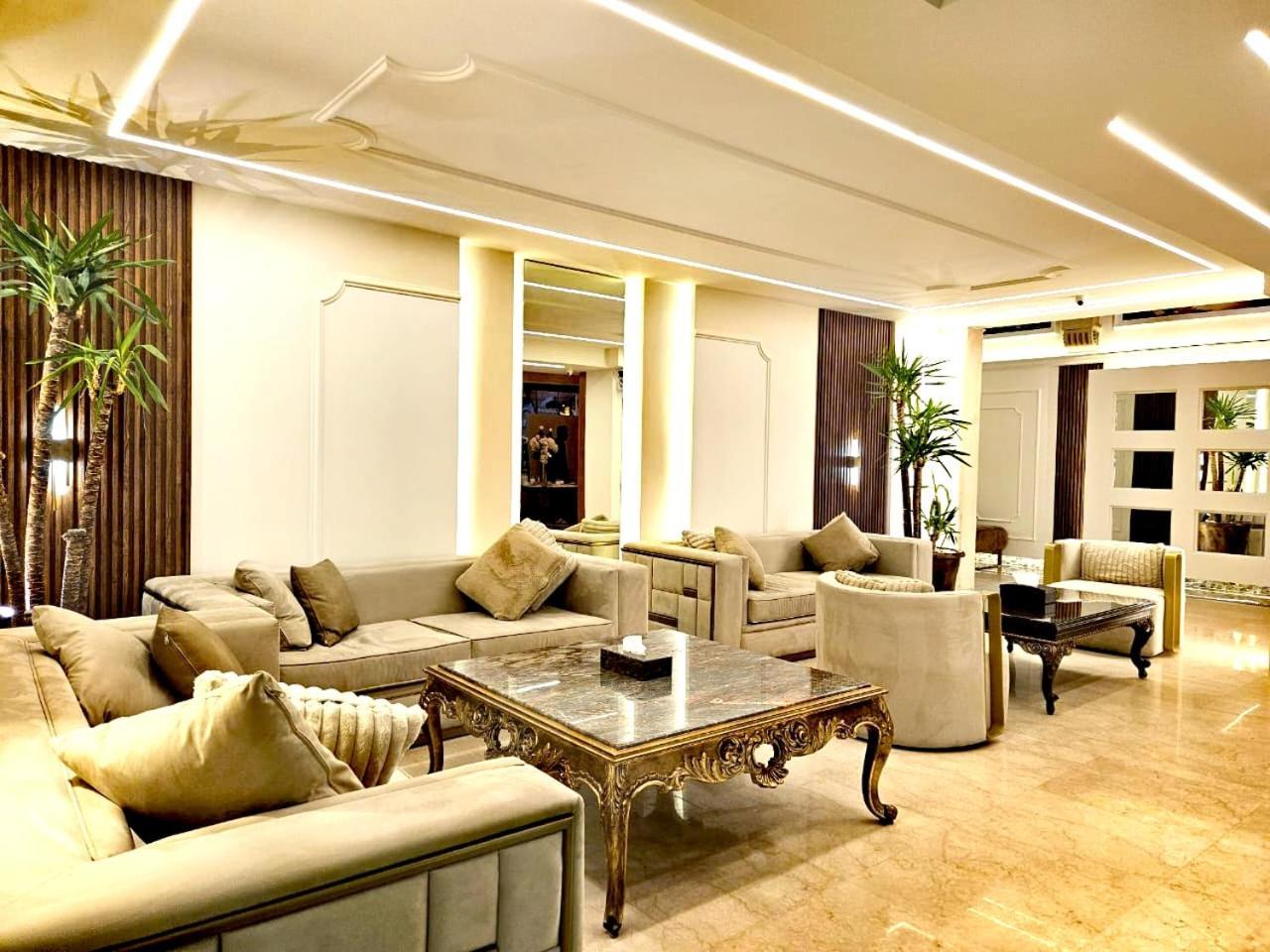 Queens Suite Hotel Beirut Exteriör bild