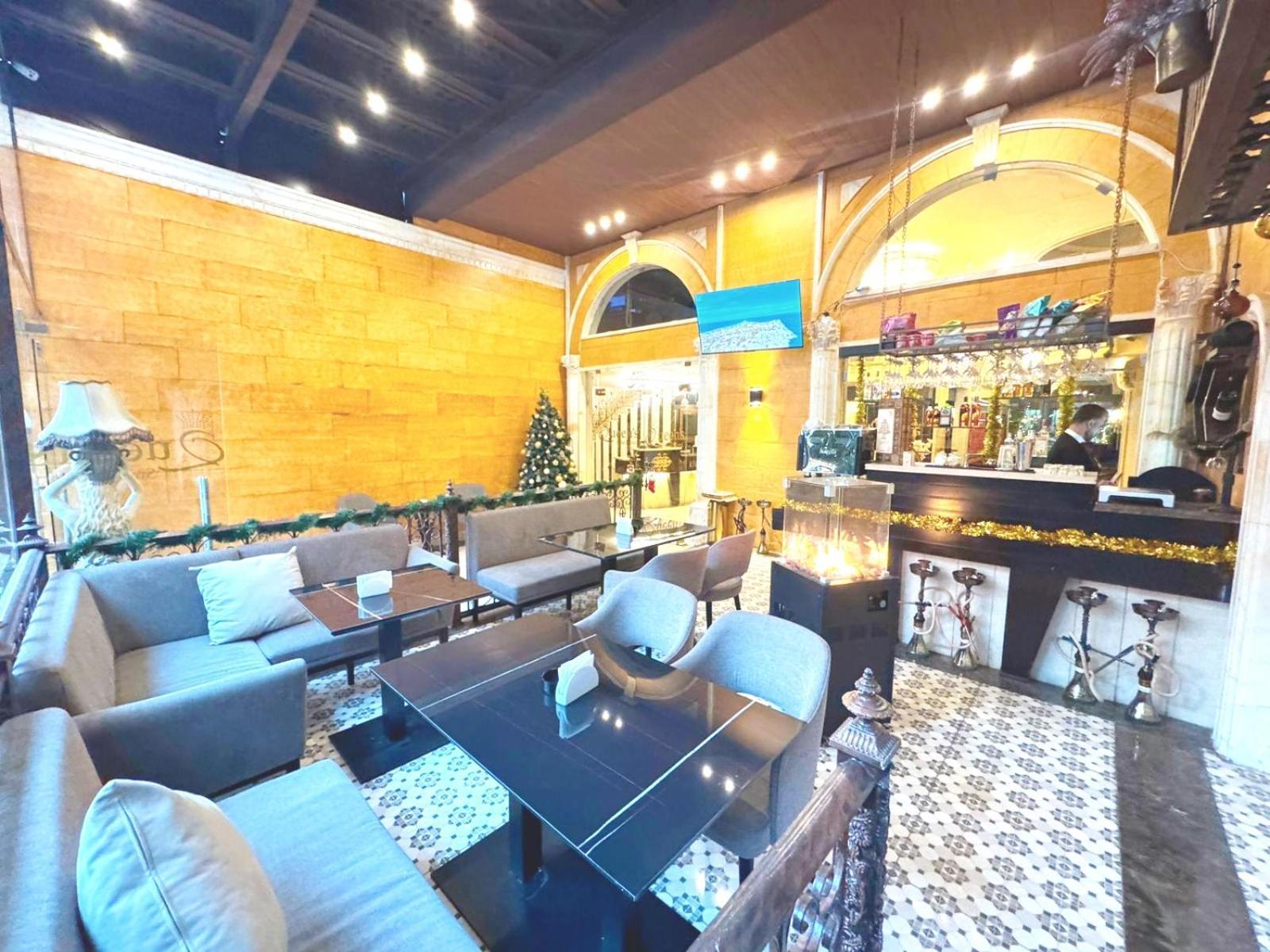 Queens Suite Hotel Beirut Exteriör bild