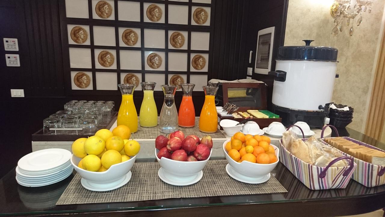 Queens Suite Hotel Beirut Exteriör bild