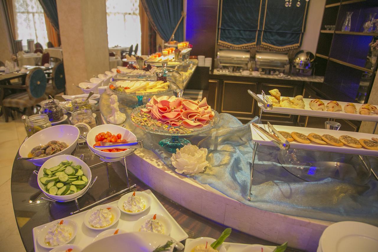 Queens Suite Hotel Beirut Exteriör bild